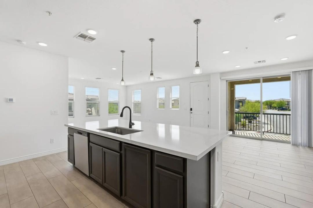 Real Estate Picture 12