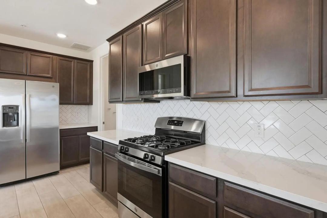 Real Estate Picture 13