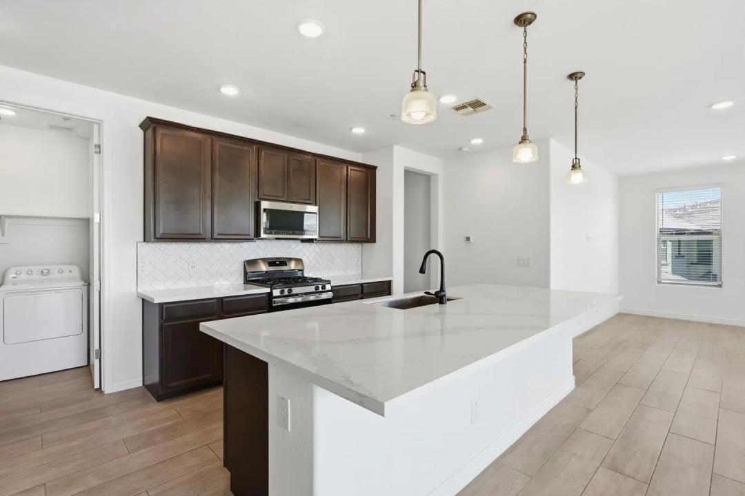 Real Estate Picture 14