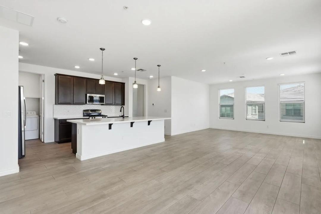 Real Estate Picture 15