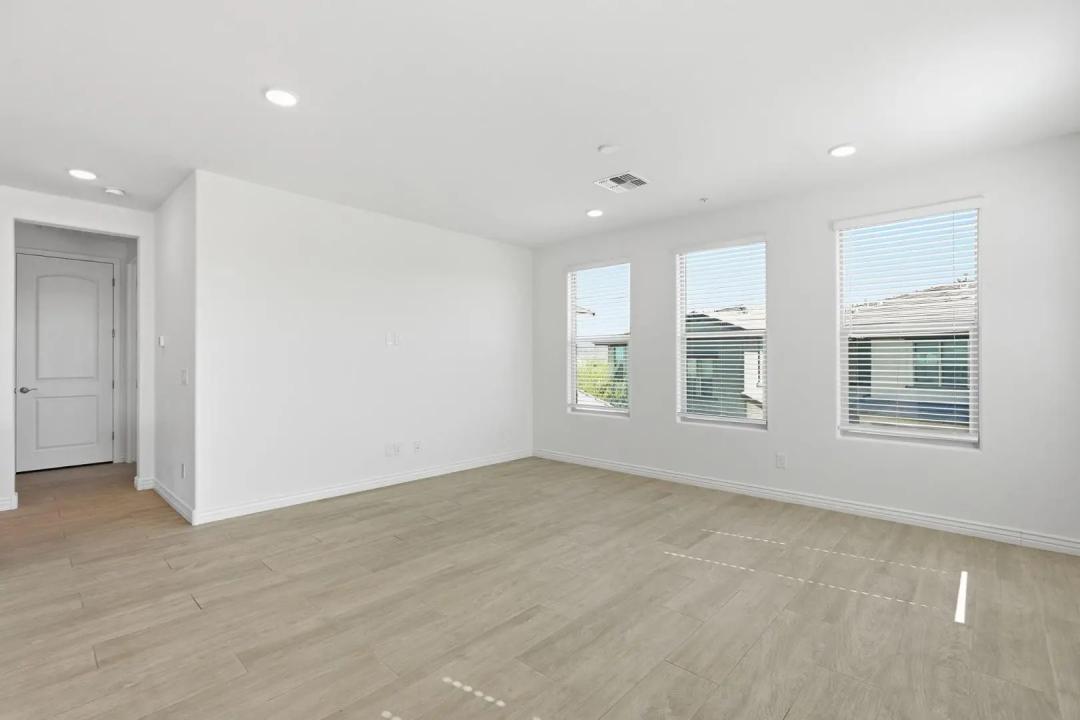 Real Estate Picture 17