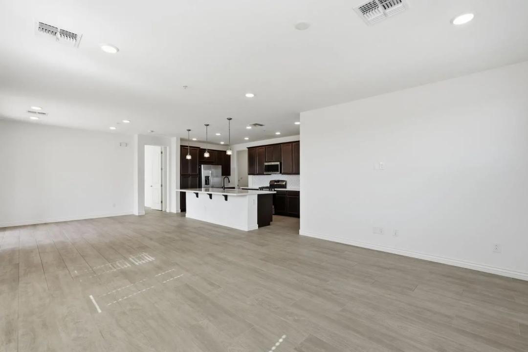 Real Estate Picture 18