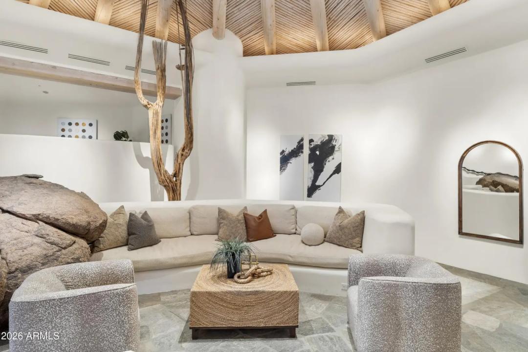 Real Estate Picture 14