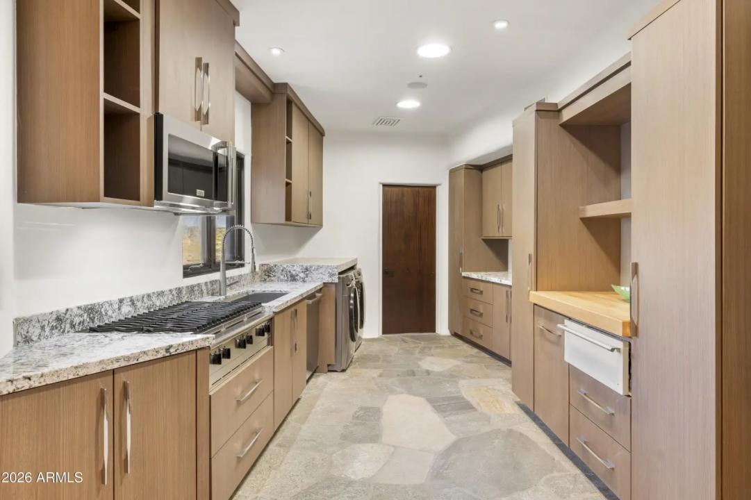 Real Estate Picture 32