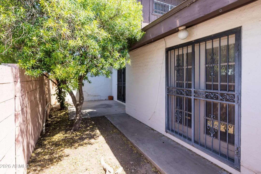 Real Estate Picture 16