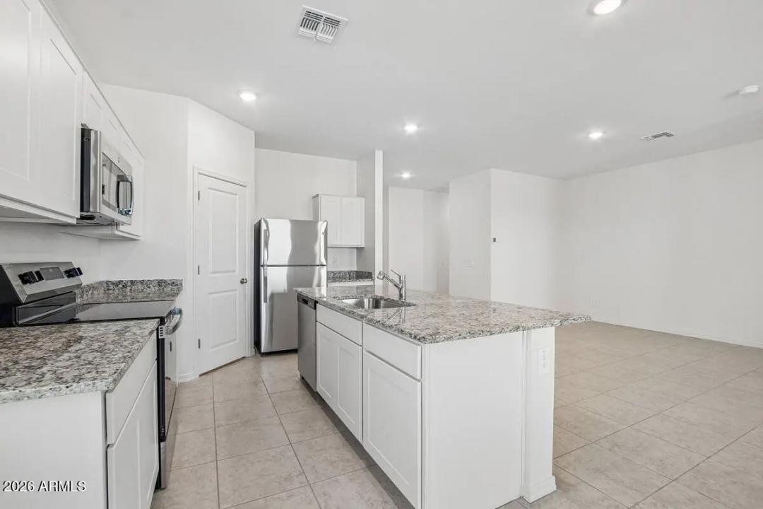 Real Estate Picture 12