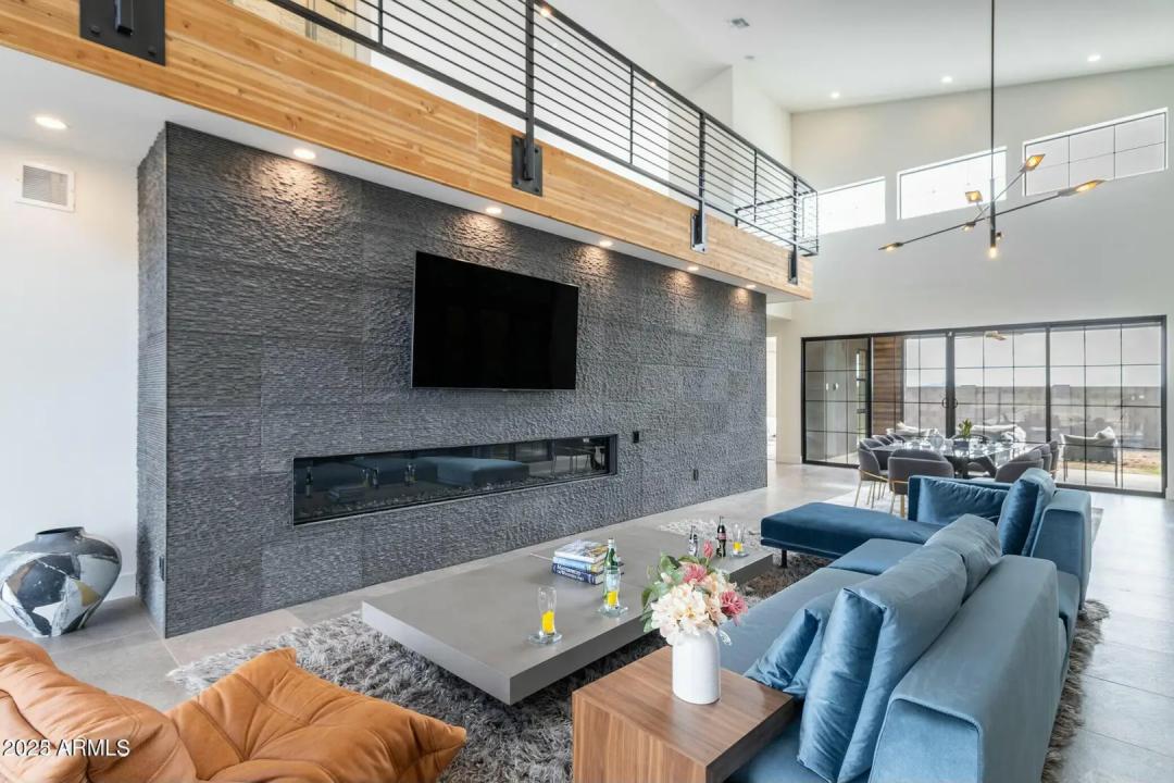 Real Estate Picture 8