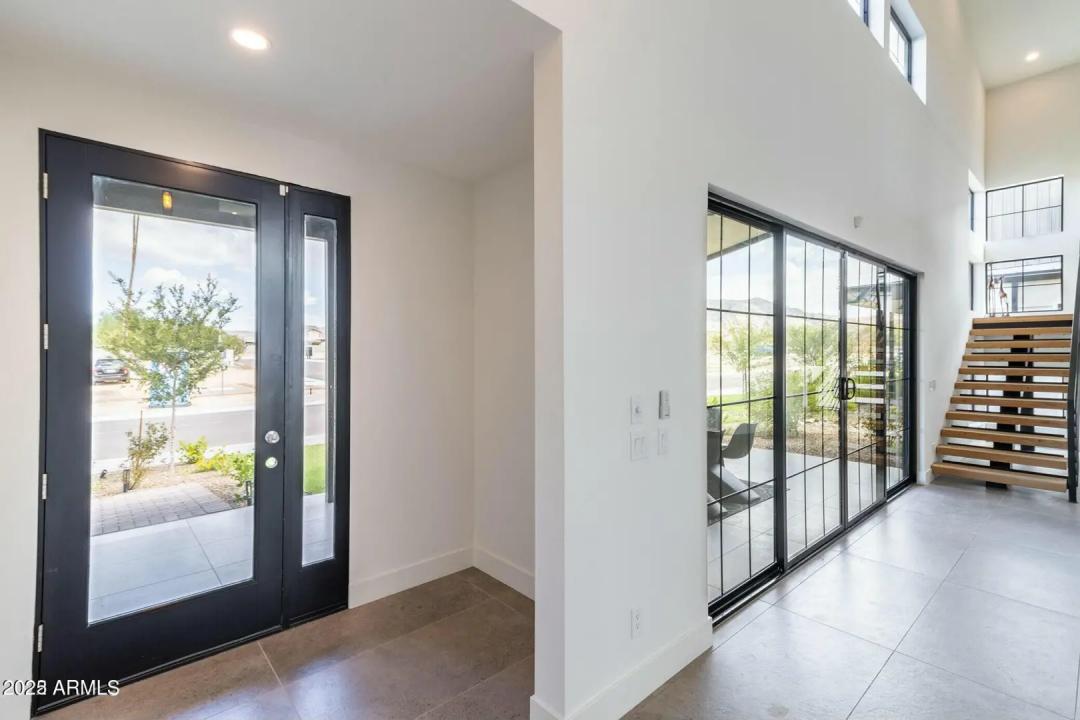 Real Estate Picture 7