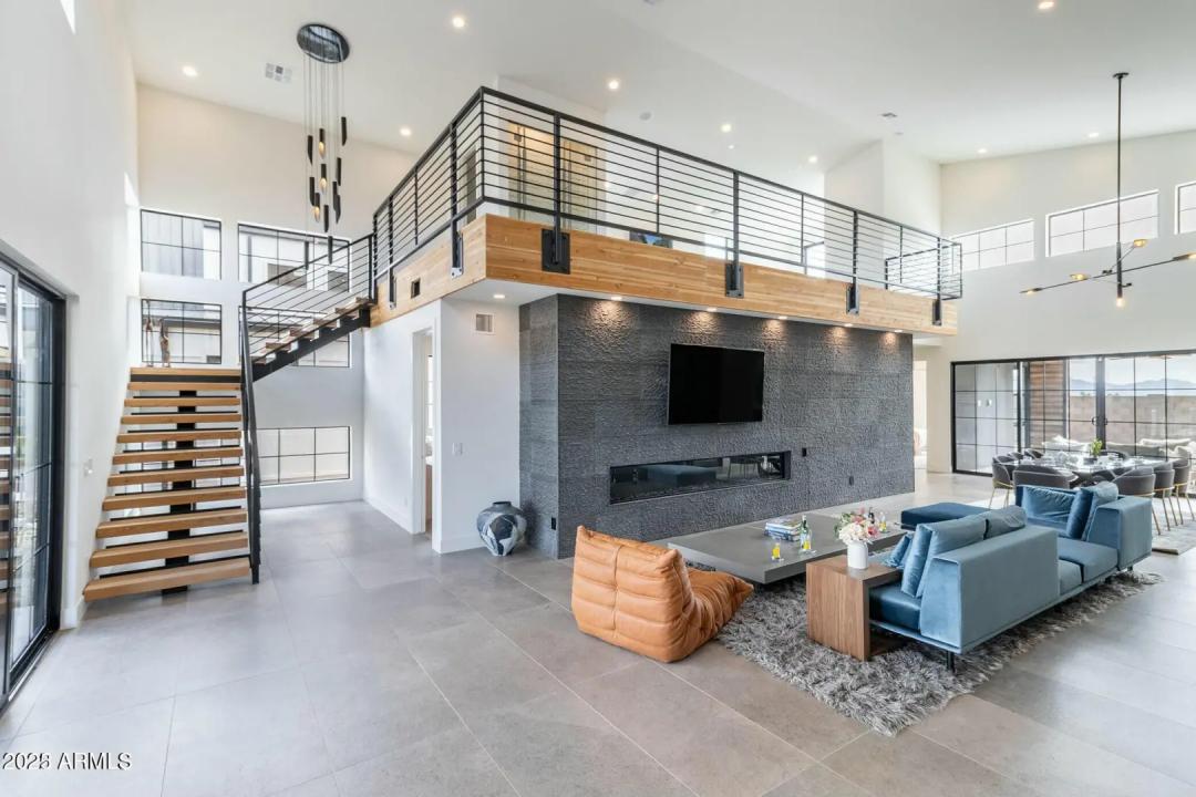 Real Estate Picture 3