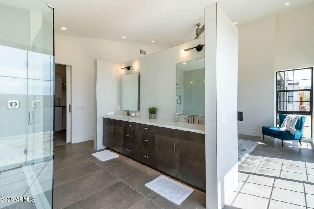 Real Estate Picture 14