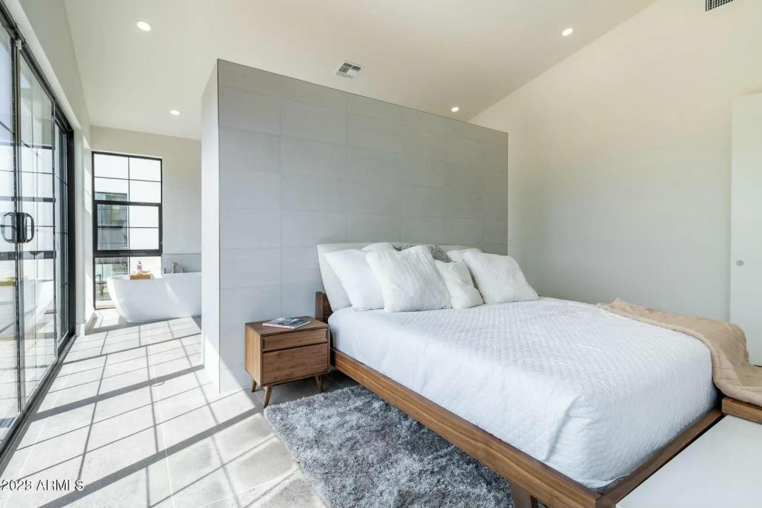 Real Estate Picture 12