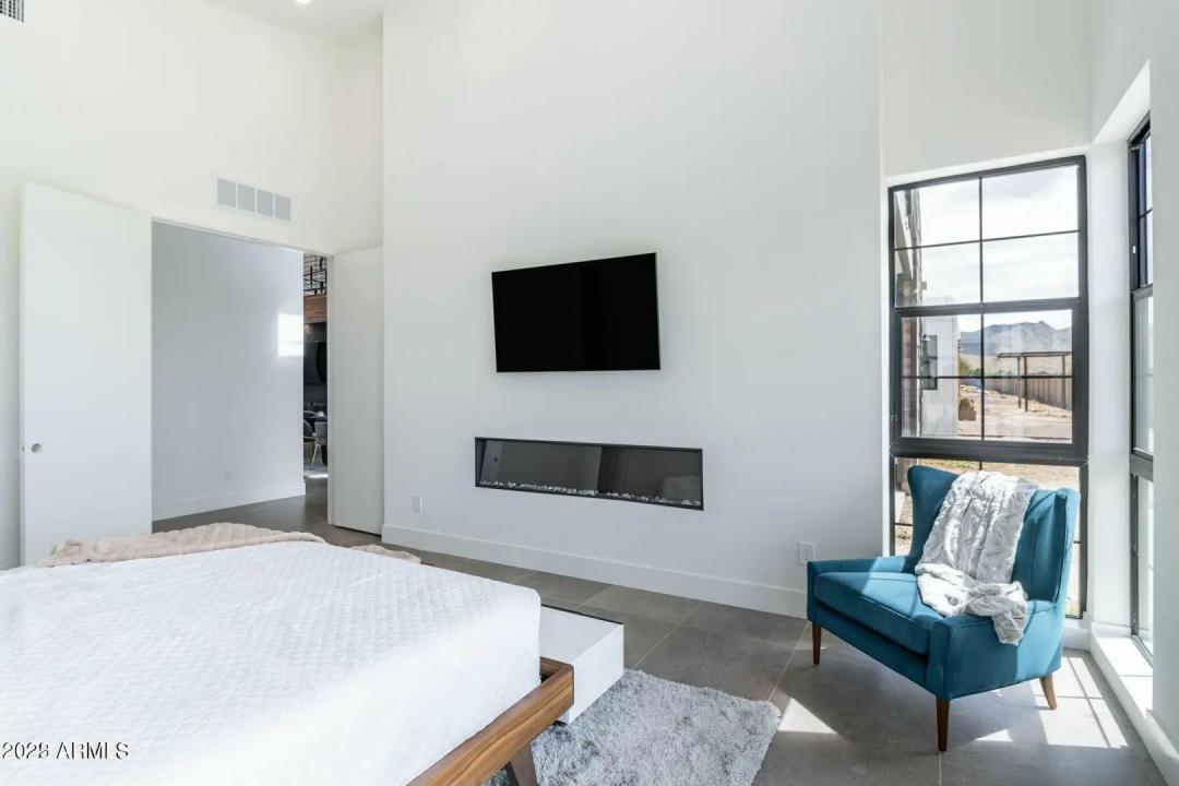 Real Estate Picture 11
