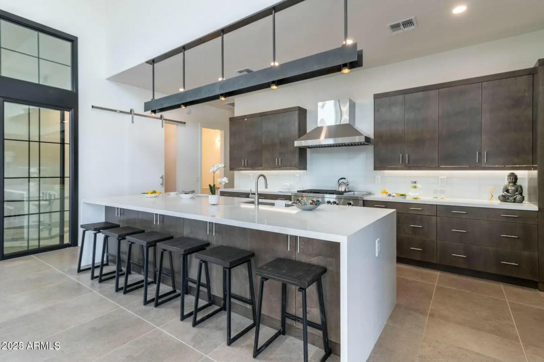 Real Estate Picture 5