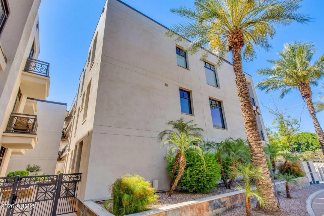 Real Estate Picture 3