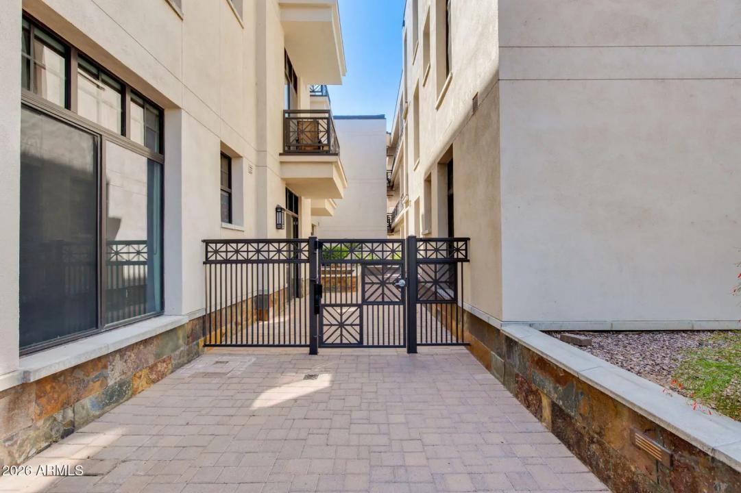 Real Estate Picture 4