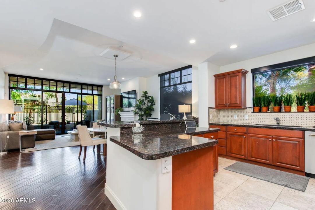 Real Estate Picture 8