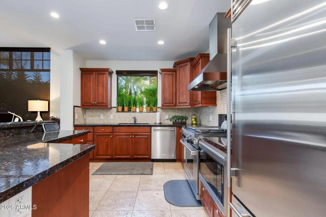 Real Estate Picture 9