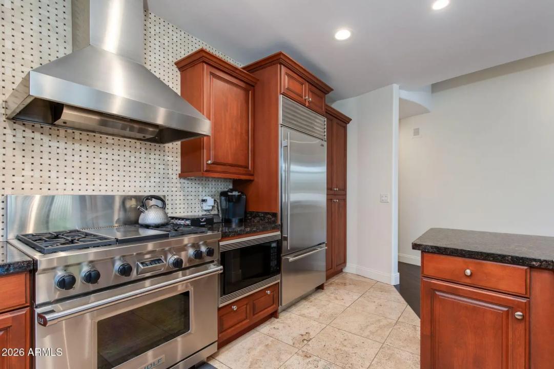Real Estate Picture 11