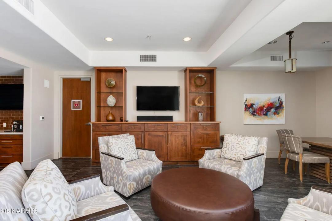 Real Estate Picture 50
