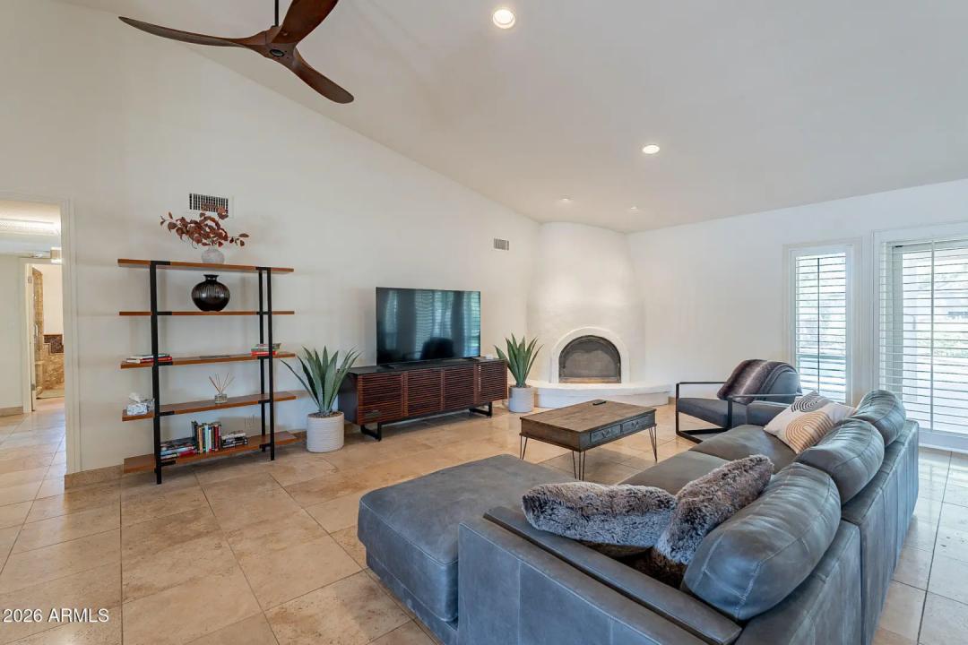 Real Estate Picture 9