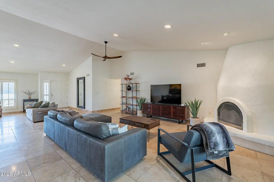 Real Estate Picture 12
