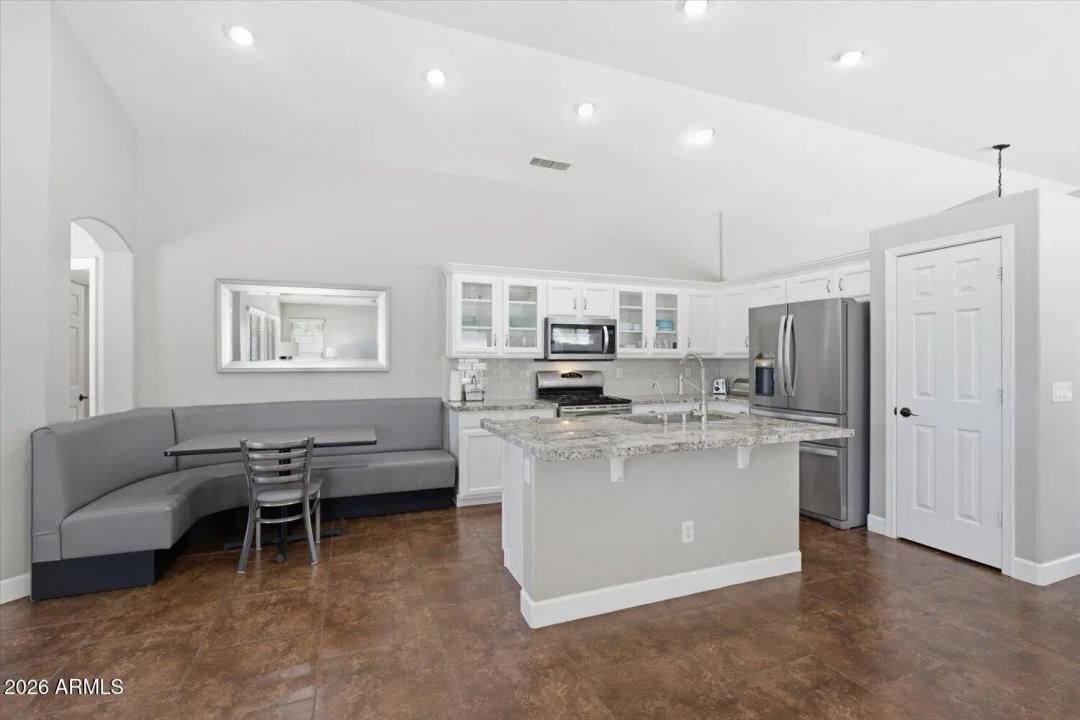 Real Estate Picture 12