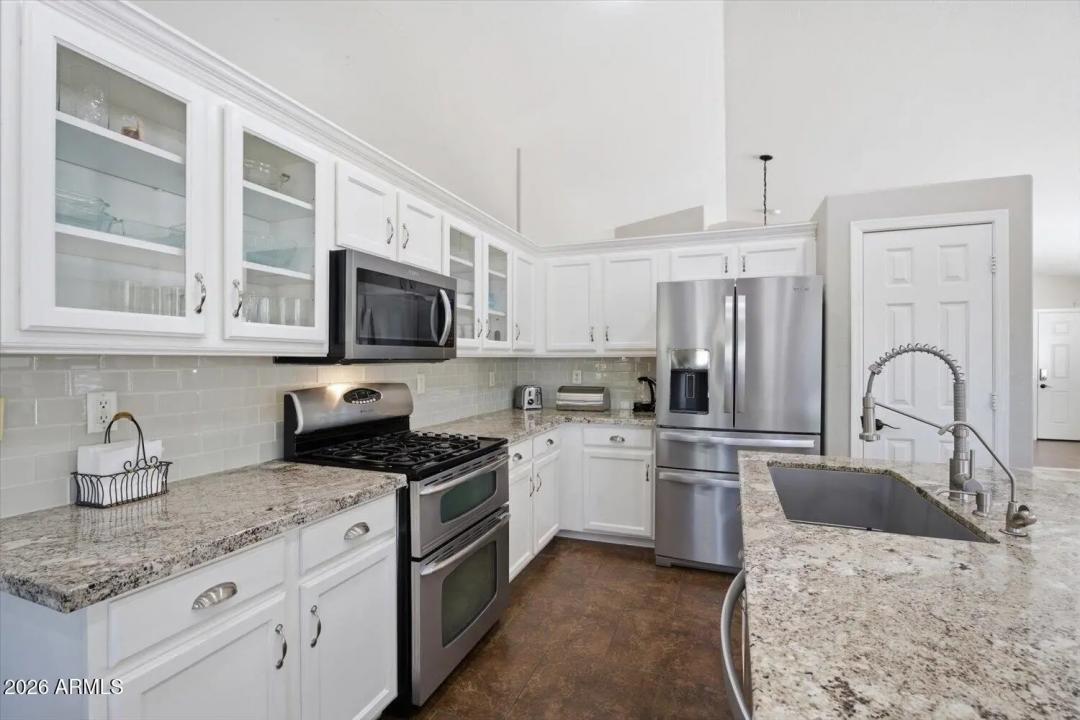 Real Estate Picture 14