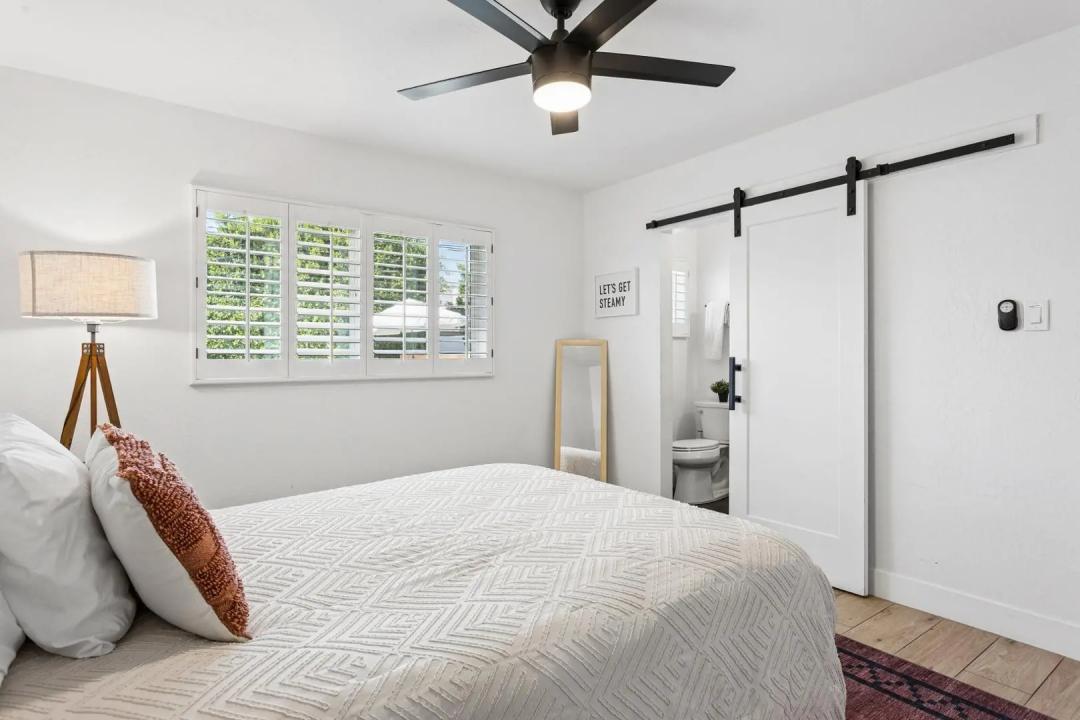 Real Estate Picture 16