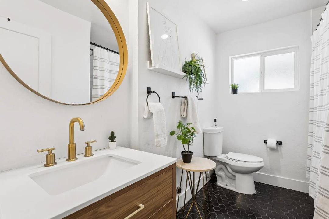 Real Estate Picture 23