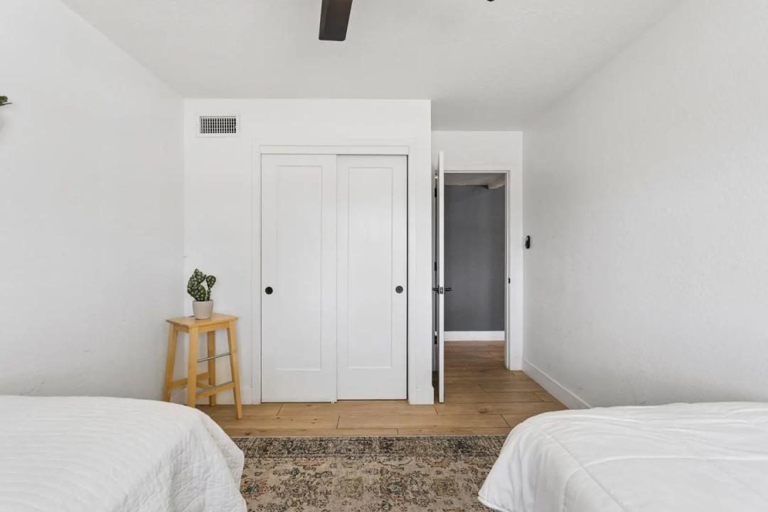 Real Estate Picture 24