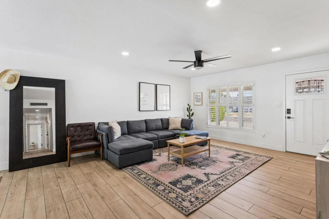 Real Estate Picture 4