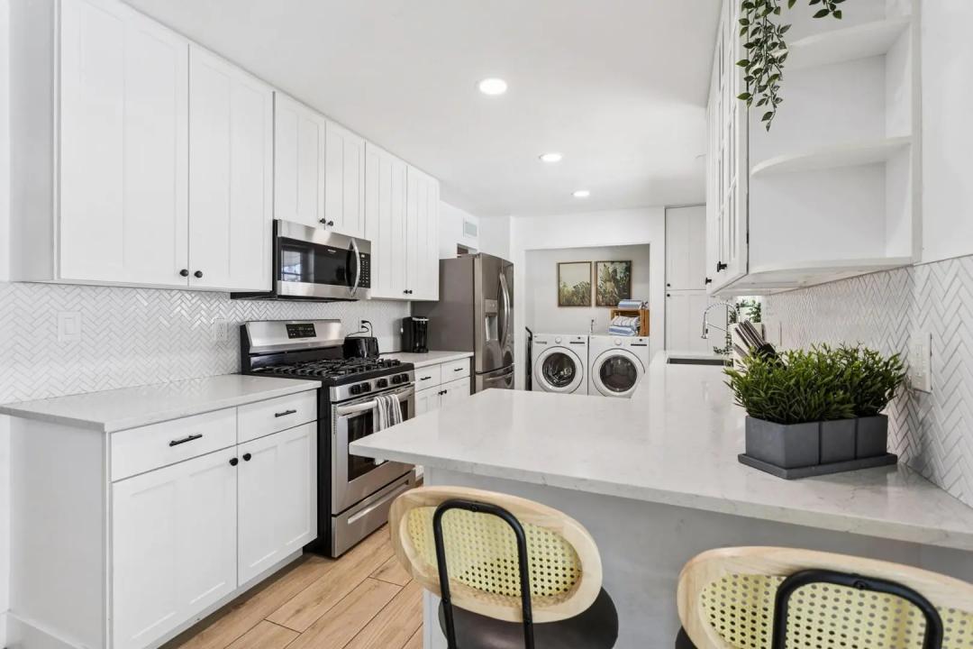Real Estate Picture 5