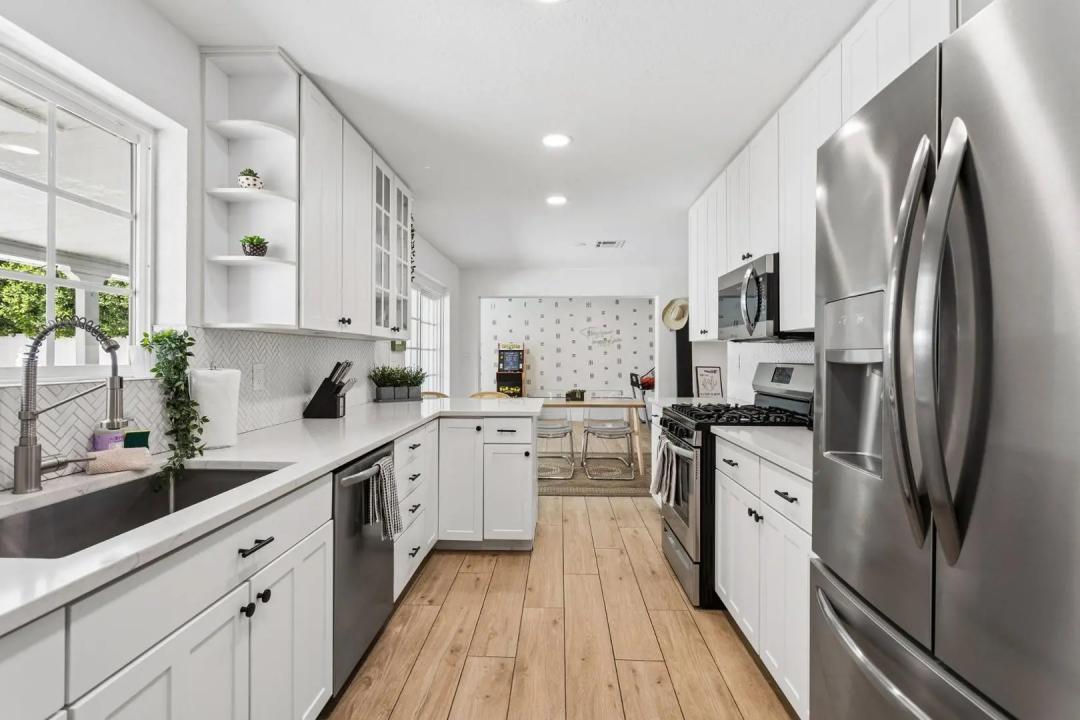 Real Estate Picture 7
