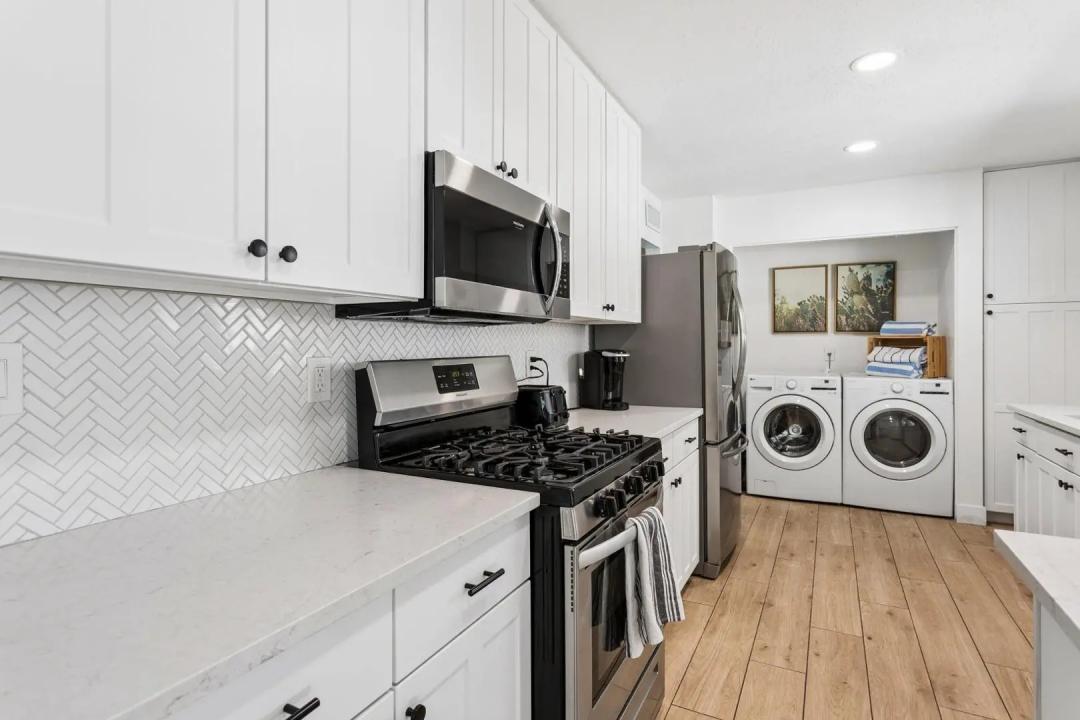Real Estate Picture 9