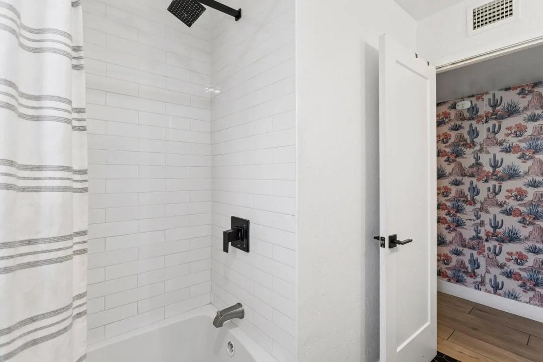 Real Estate Picture 23