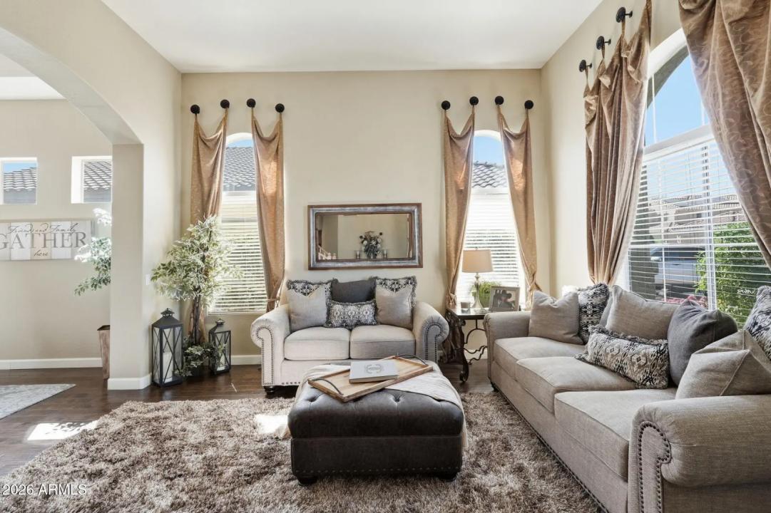 Real Estate Picture 3