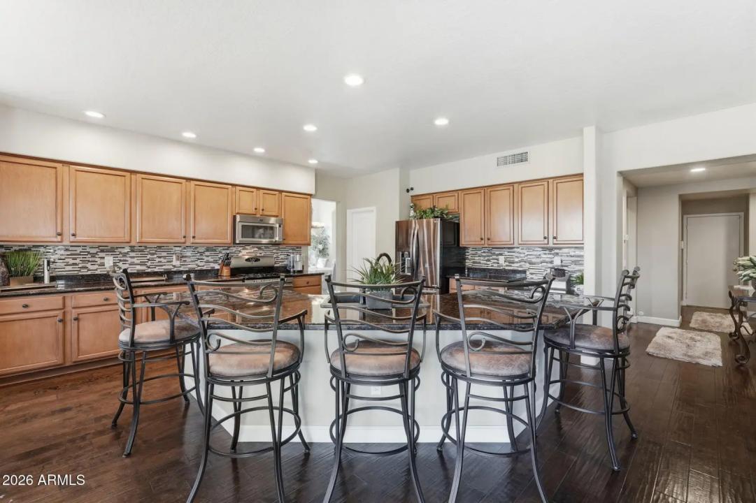 Real Estate Picture 8