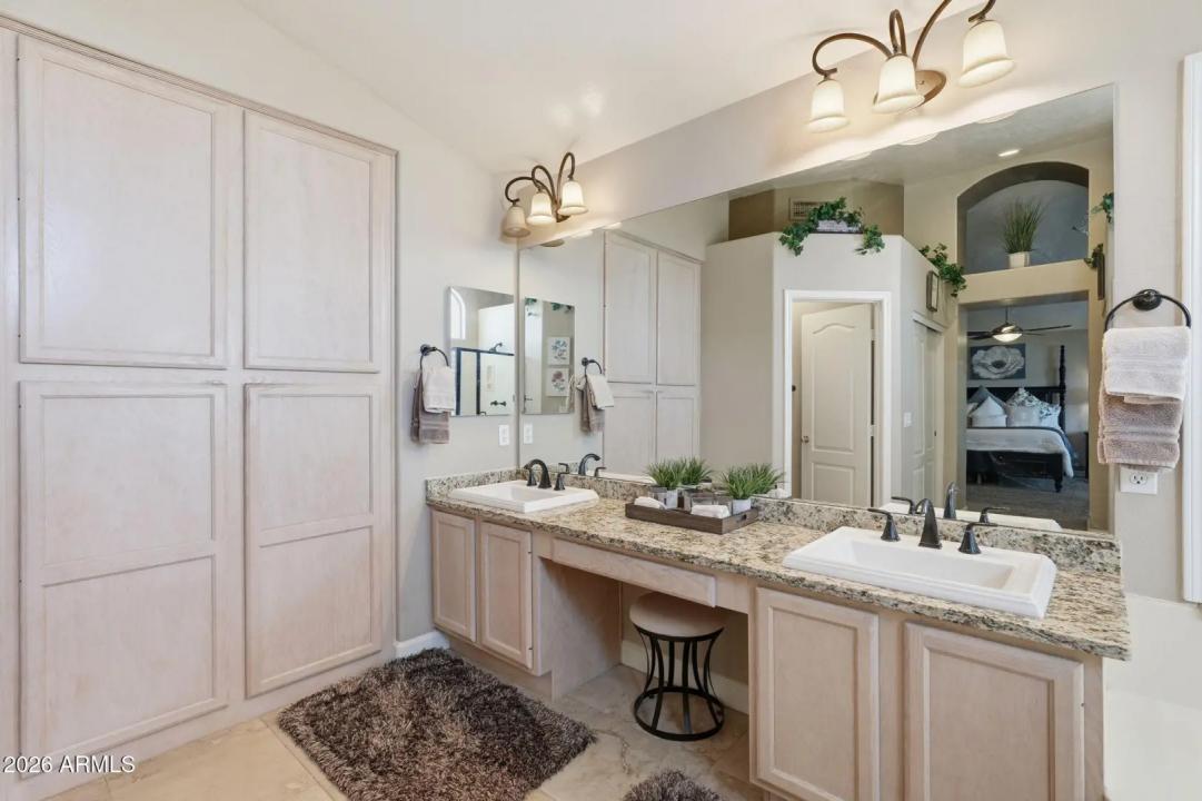Real Estate Picture 18