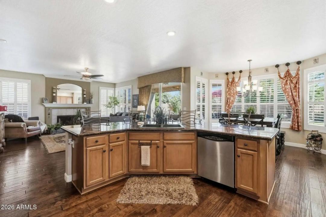Real Estate Picture 11