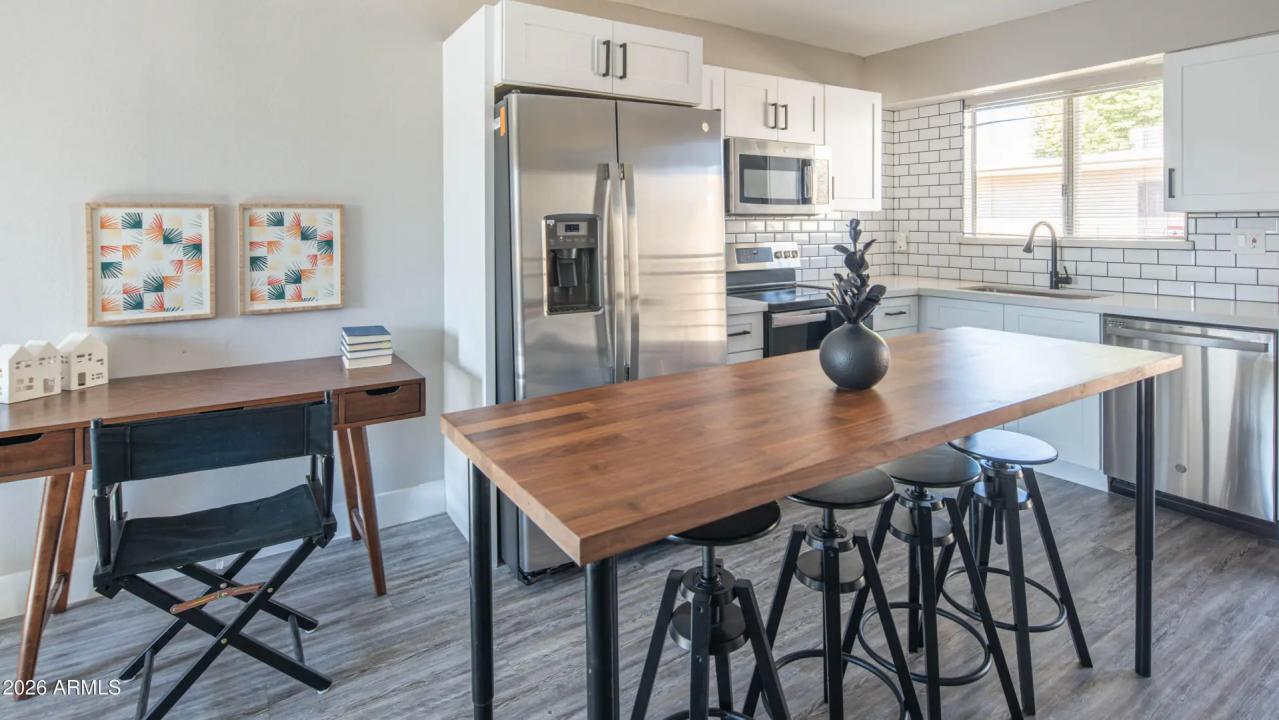 Real Estate Picture 5