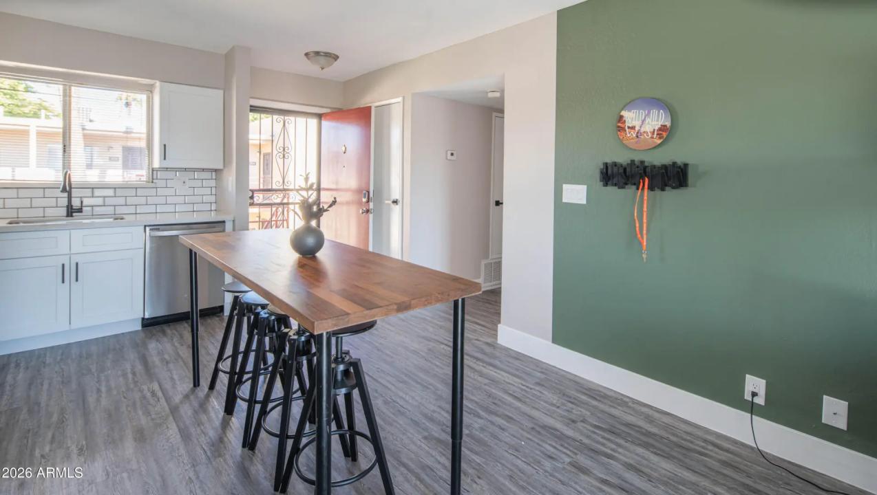 Real Estate Picture 7