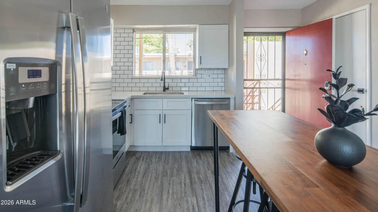 Real Estate Picture 8