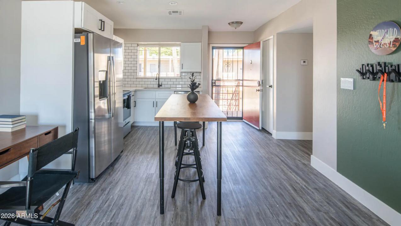 Real Estate Picture 17