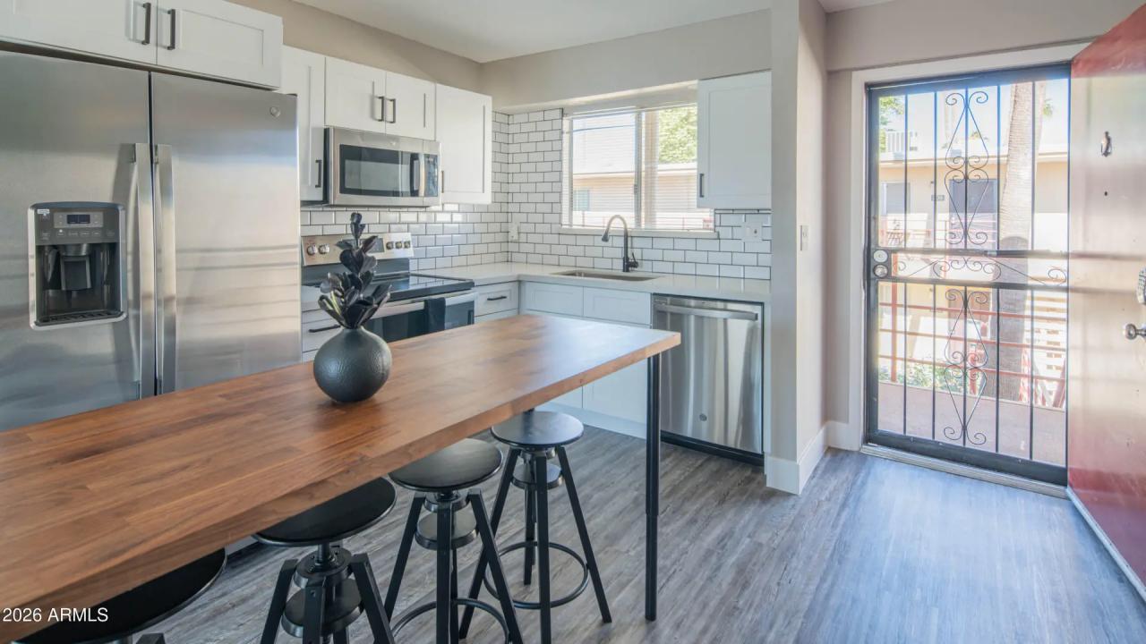 Real Estate Picture 18