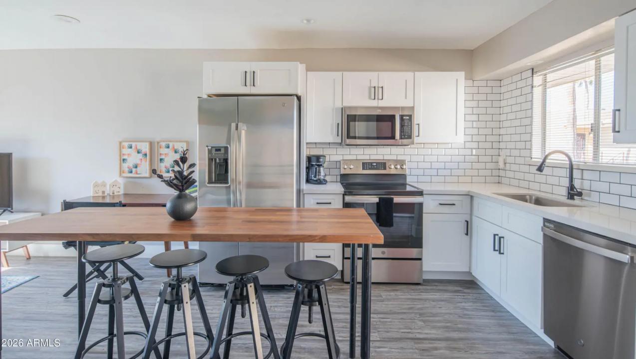 Real Estate Picture 23