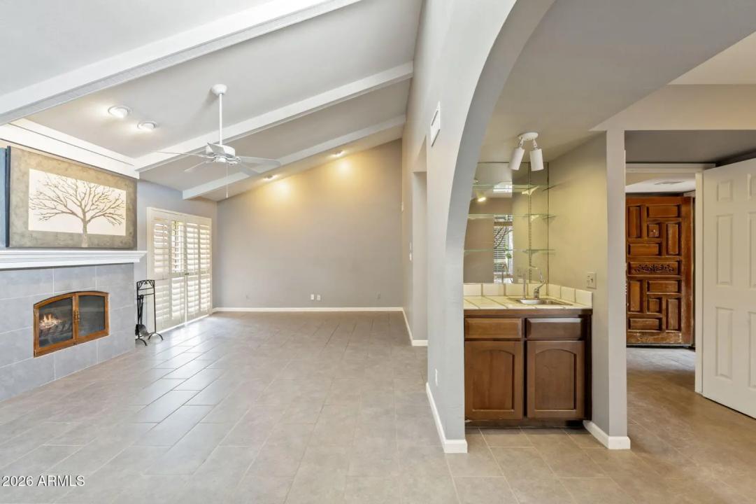 Real Estate Picture 4