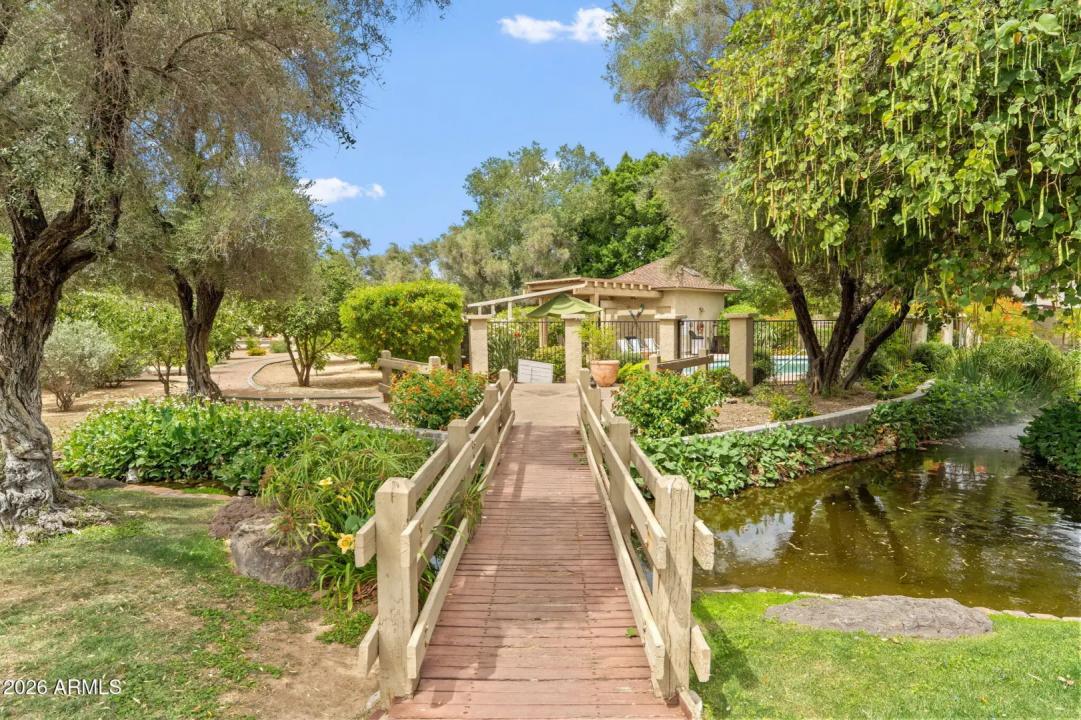 Real Estate Picture 23