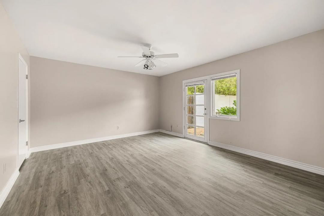 Real Estate Picture 12