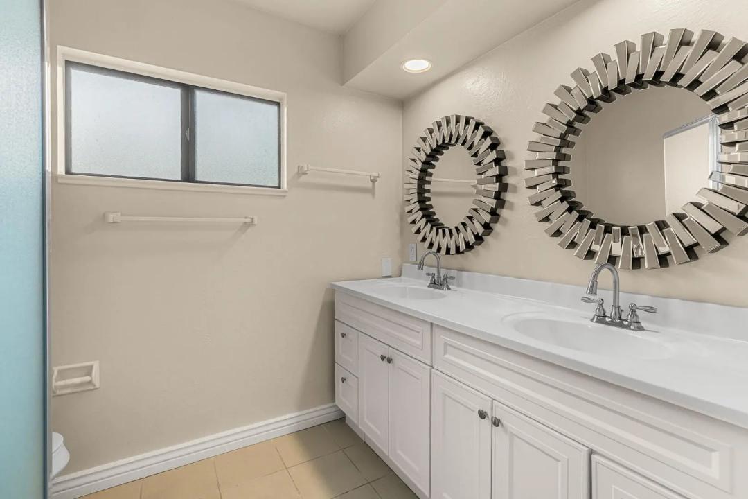 Real Estate Picture 14