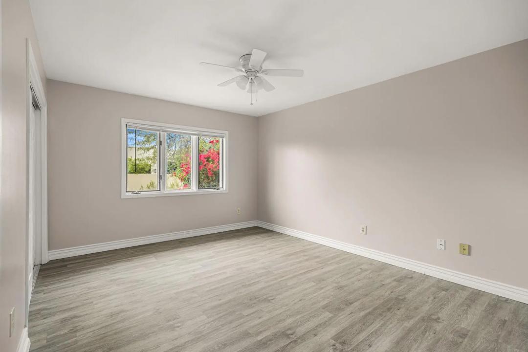 Real Estate Picture 15